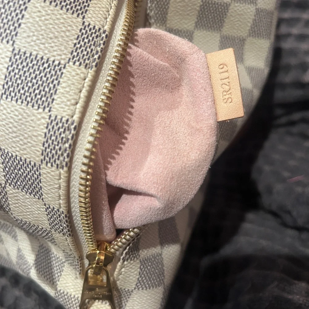 Luis Vuitton Damier Azure.Only used a few times,great condition.Dust bag and box - Picture 5 of 13